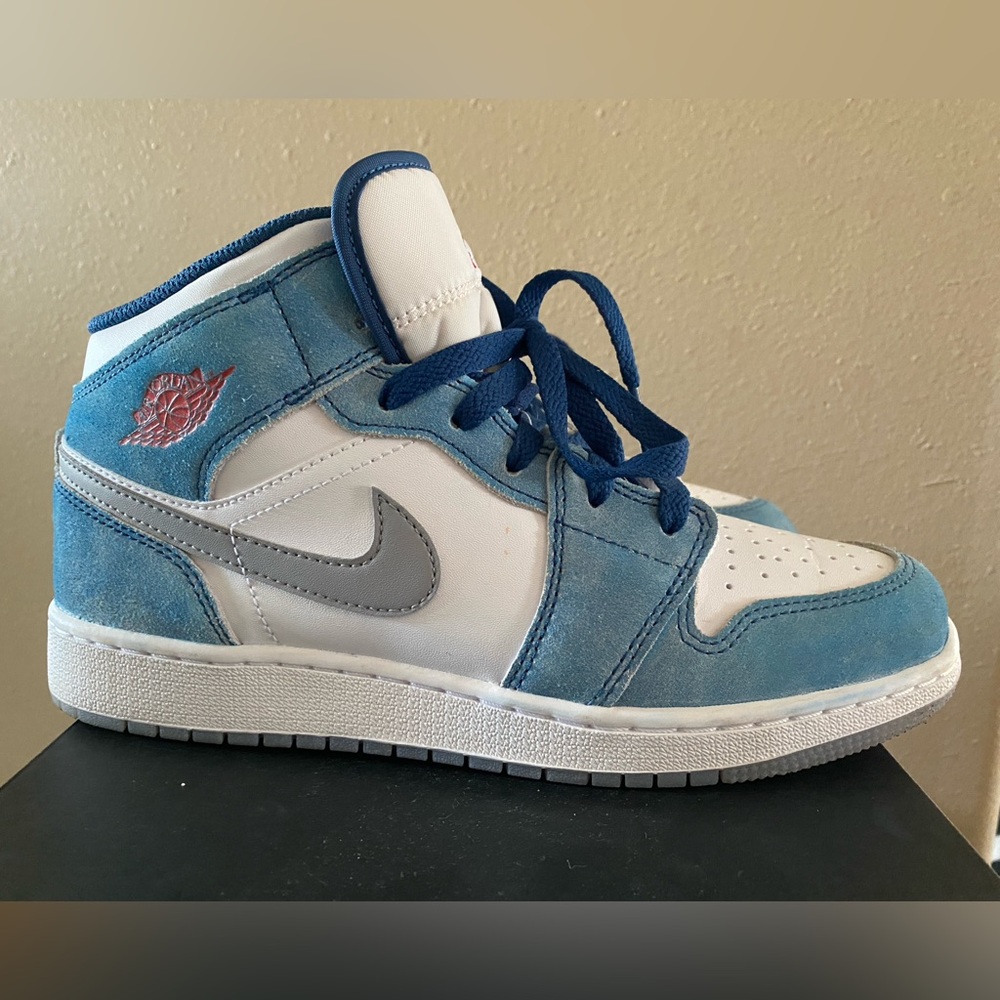 AIR JORDAN 1 MID SE (GS); Youth